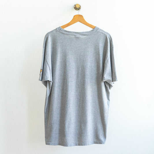 achterkant grijze nike 90s basketbal t-shirt in effen grijs aan kapstok