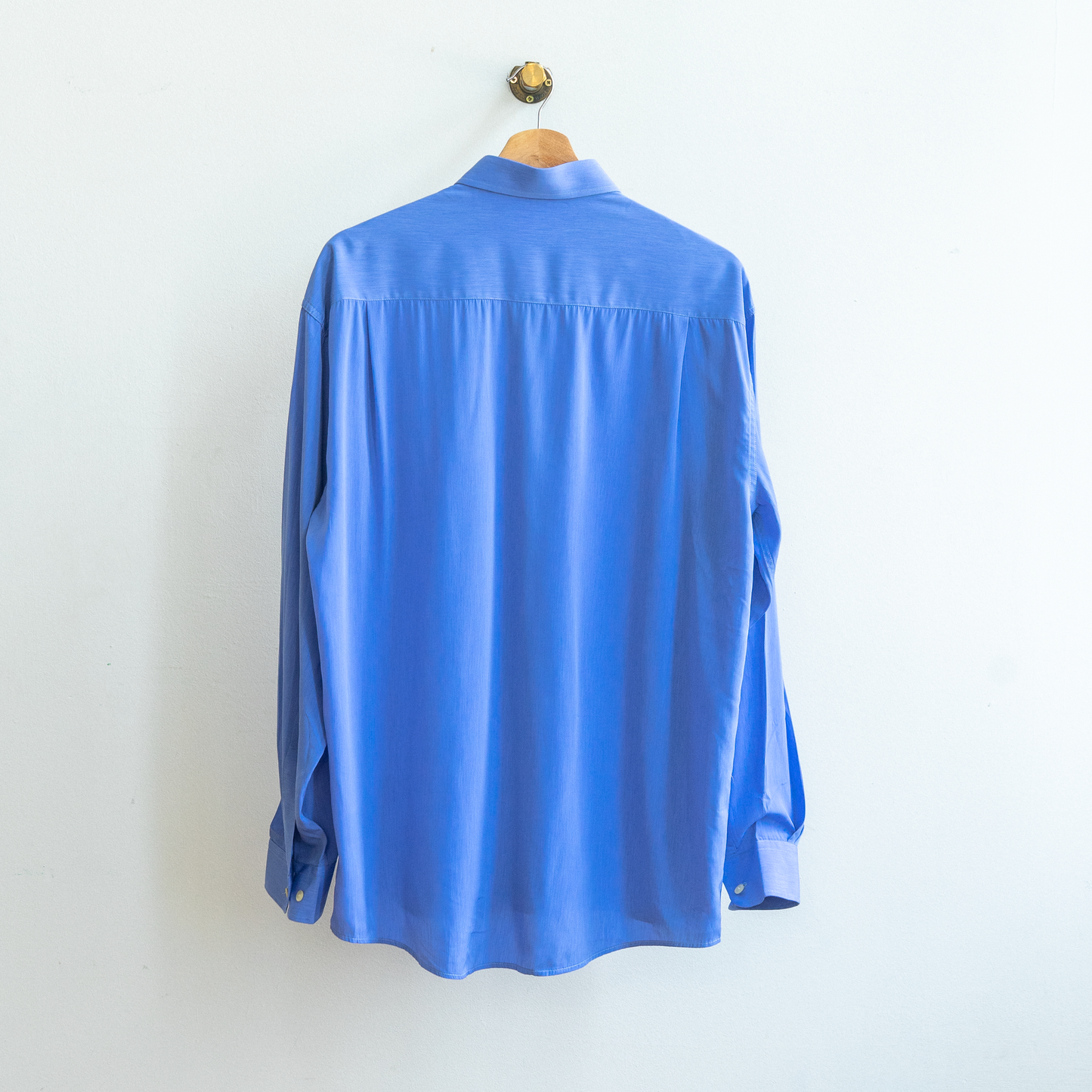 blauw vintage hemd uit italië in zijde achterkant