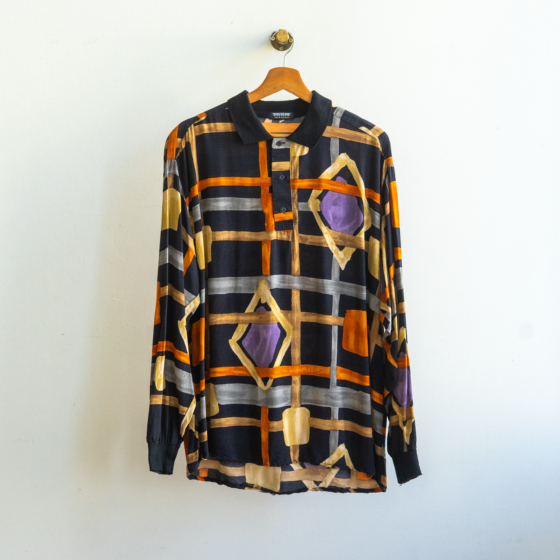 black vintage shirt with abstract pattern in multi colors such as orange and beige having long sleeves by '90s vintage brand système nouveau made in belgium fresh vintage