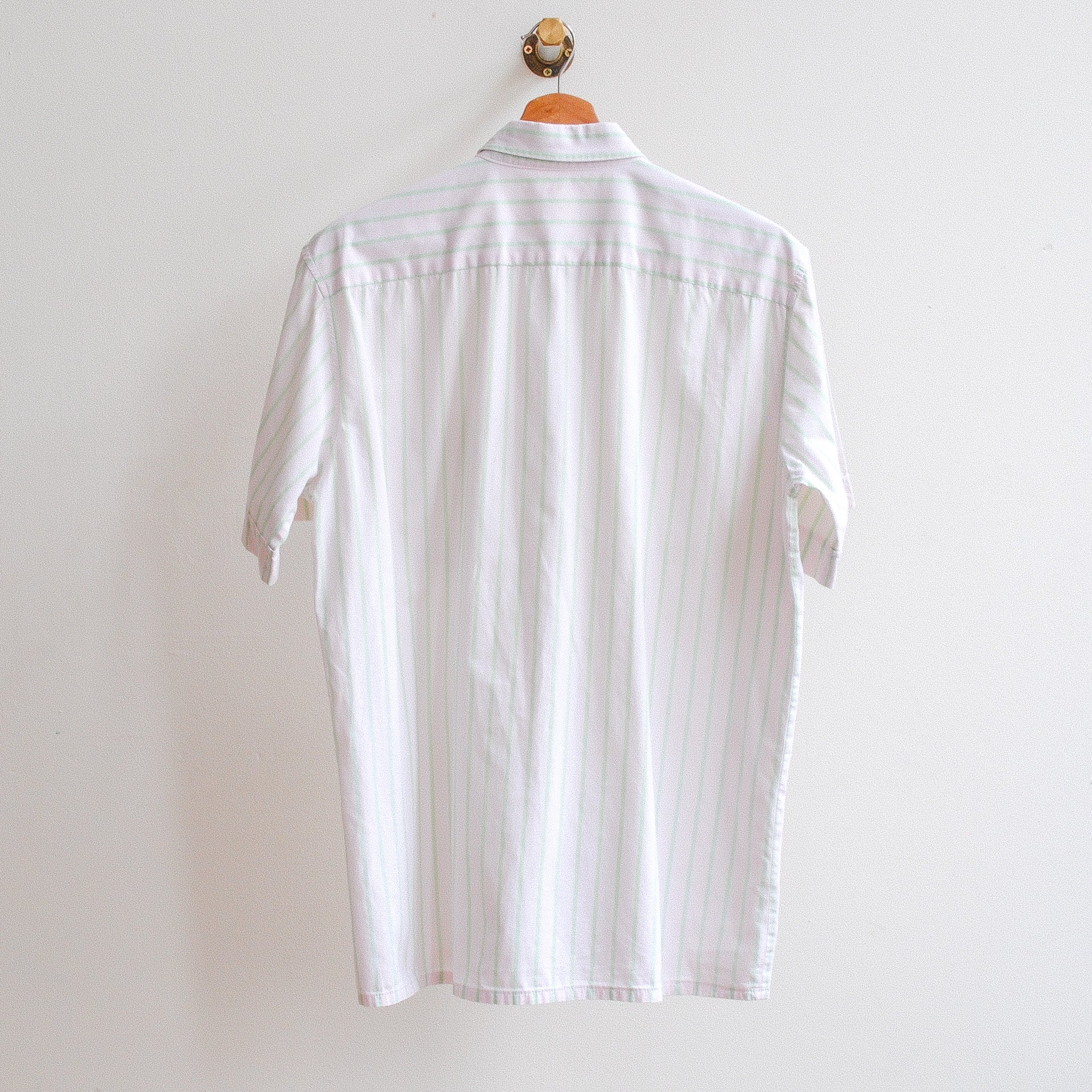 wit vintage overhemd met lichtgroene strepen achterkant