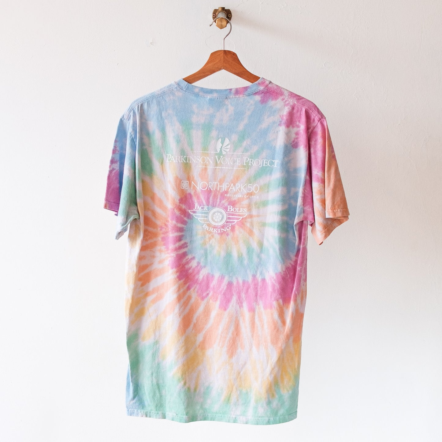 regenboog-tie-dye-tshirt-parkinson-voice-project