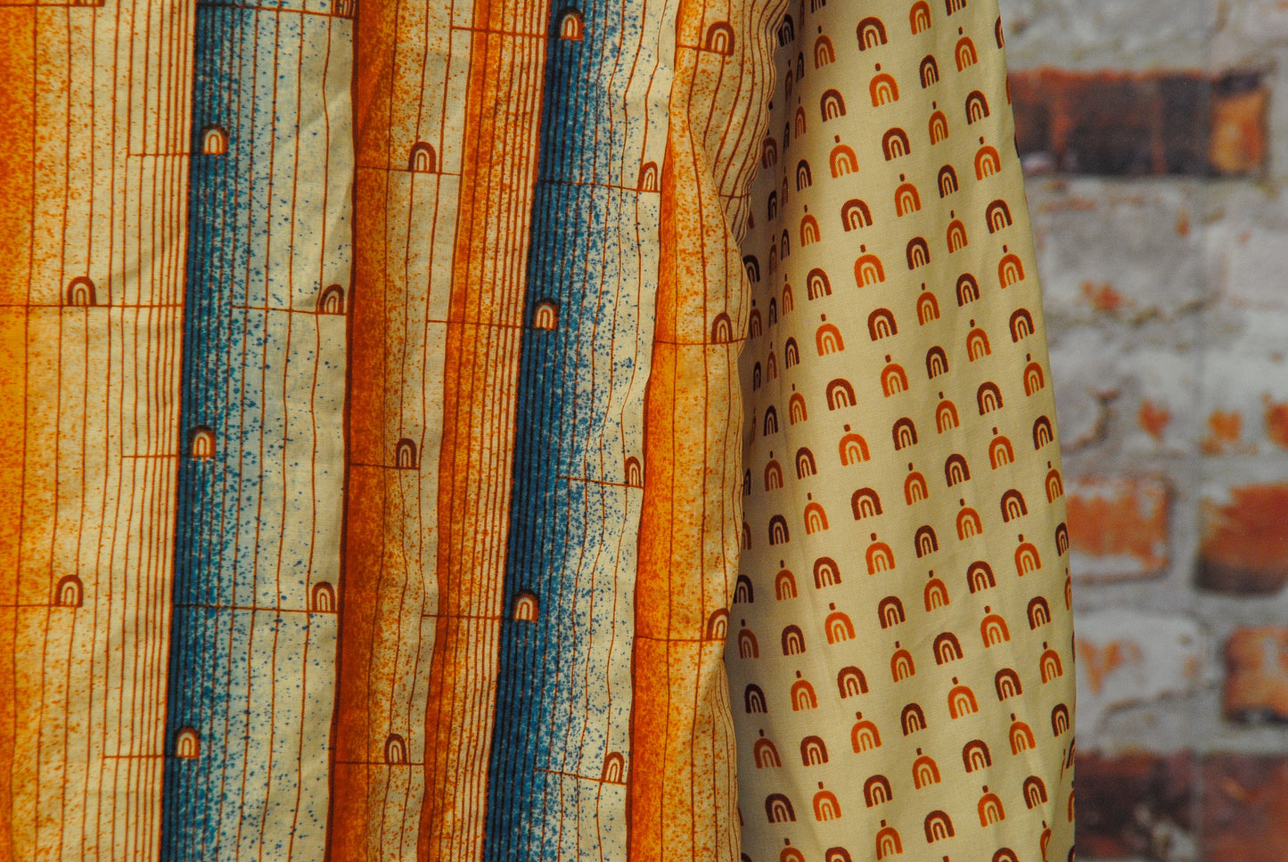 fresh-vintage-seventies-vintage-hemd-met-regenboog-patroon-ingezoomd