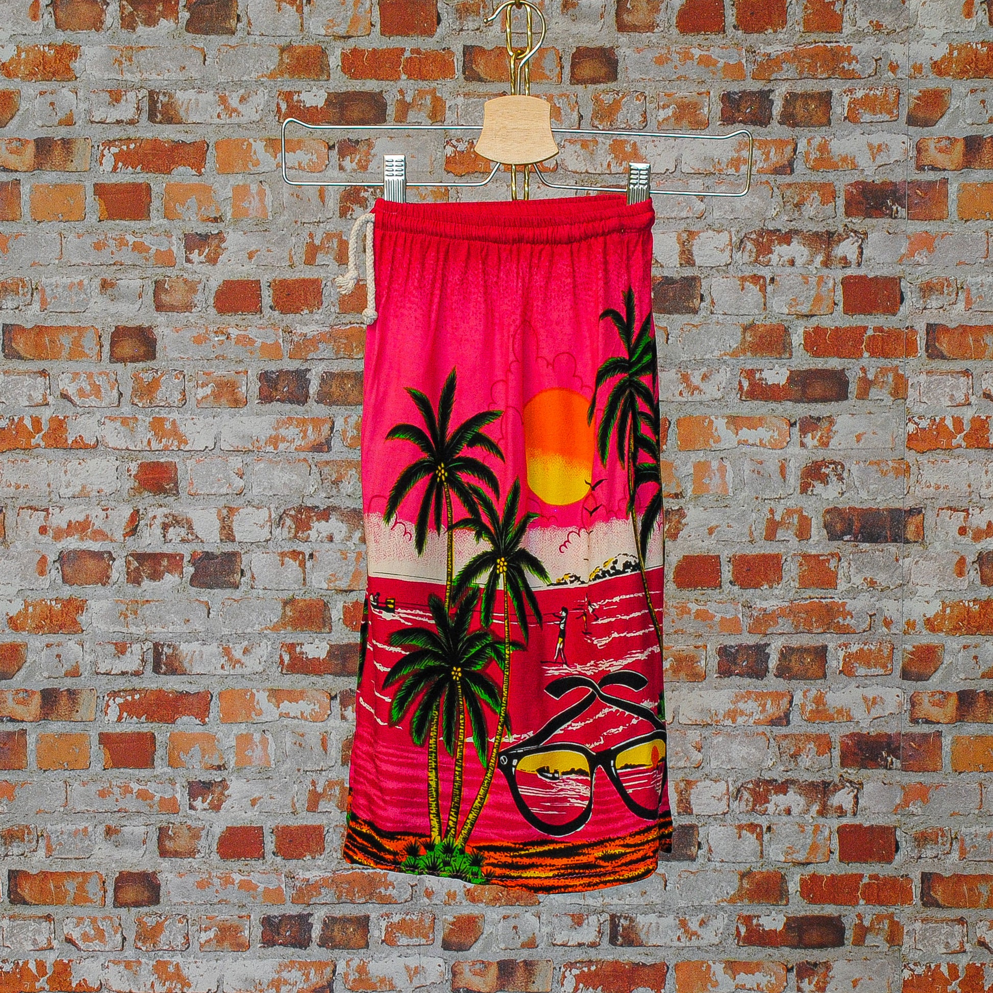 fresh-vintage-short-met-palmbool-zon-zonnenbril-vogels-strand-en-zee