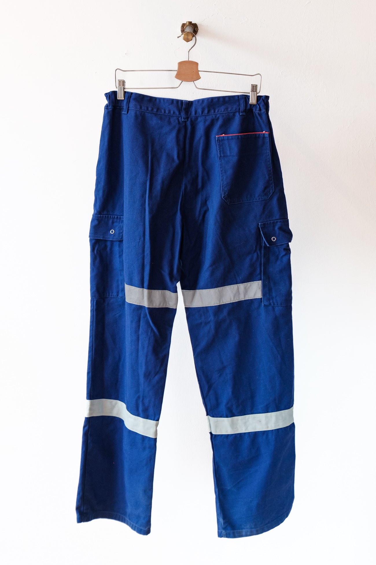 blauwe-werkbroek-met-reflecterende-strips-aka-hangout-pants