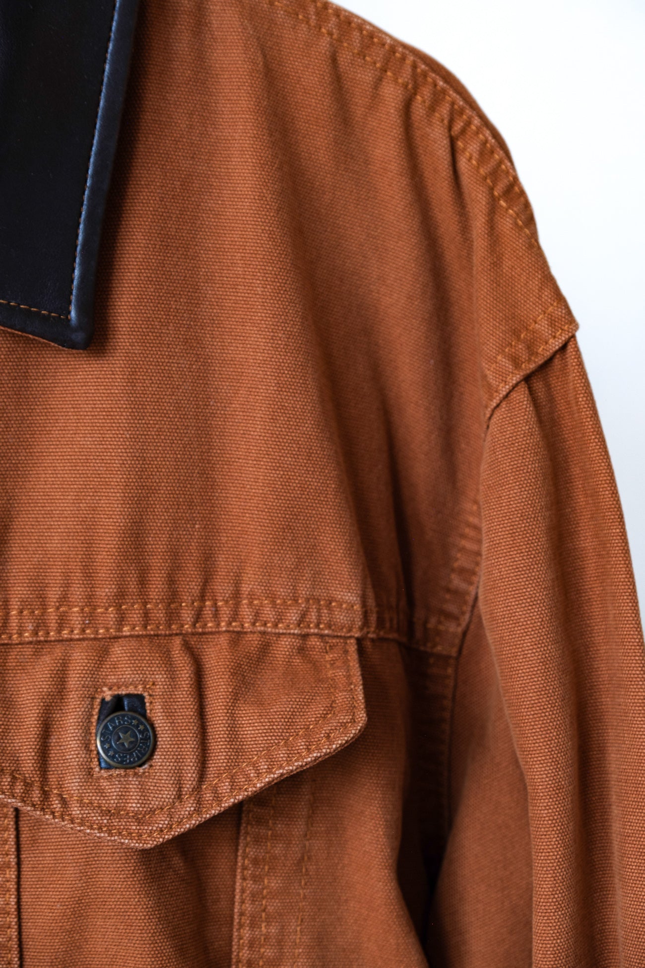 bruine-vintage-jeansjas-detail-borstzak