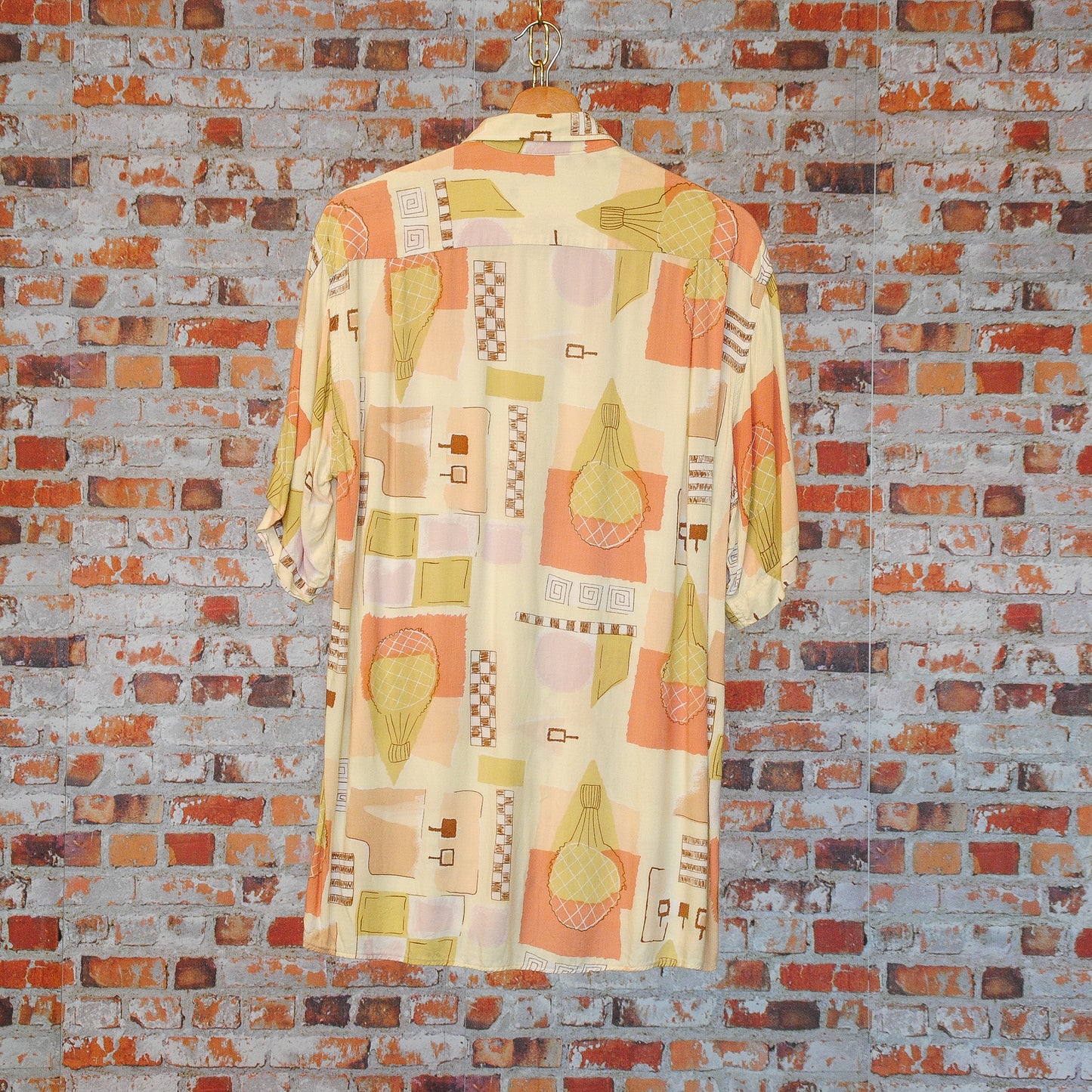 roze-vintage-hemd-met-ballonpatroon-achterkant