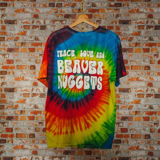 tie-dye-tshirt-achterkant-met-tekst-peace-love-and-beaver-nuggets