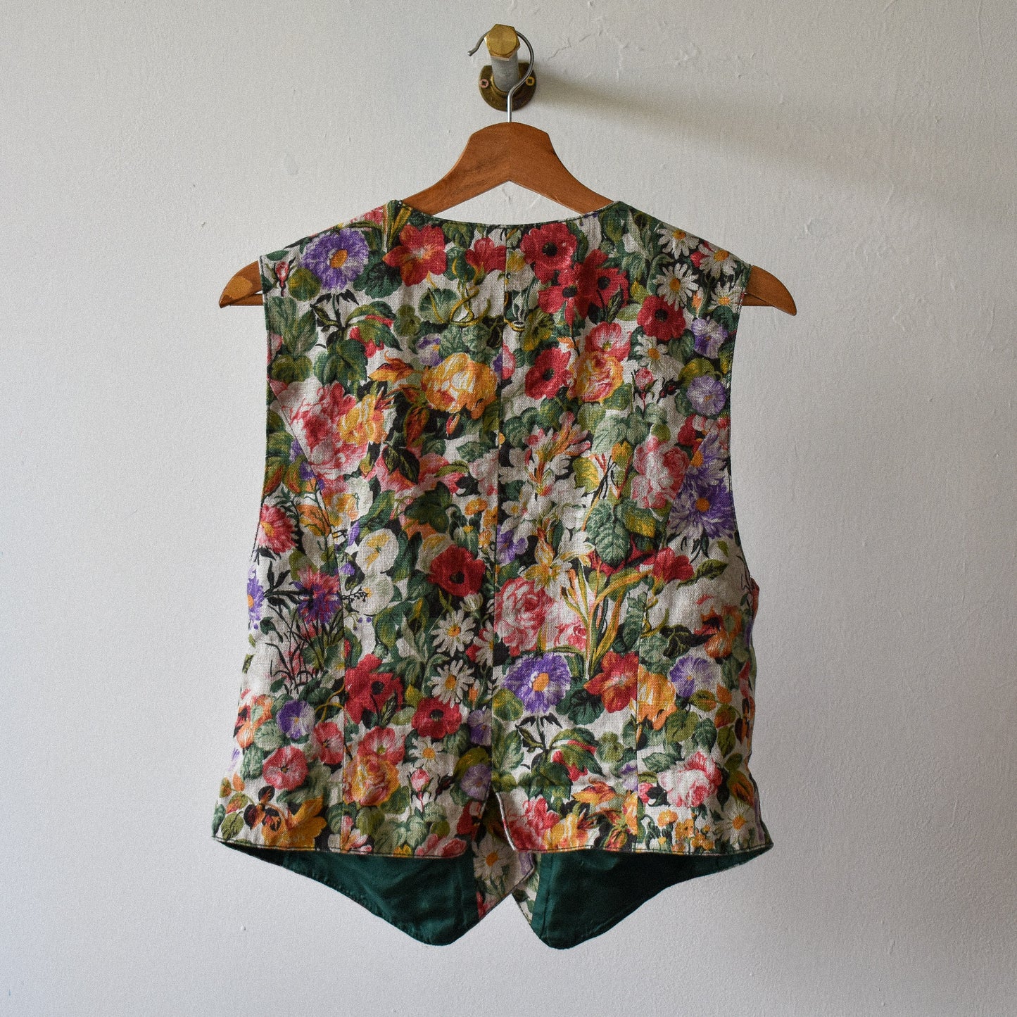 perry-landhaus-vintage-gilet-met-bloemen
