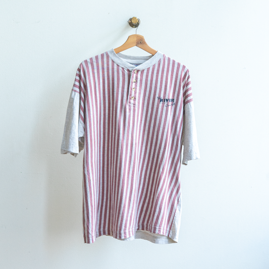 grijze 90s vintage t-shirt met rode strepen met kortere mouwen en knopen hals fresh vintage