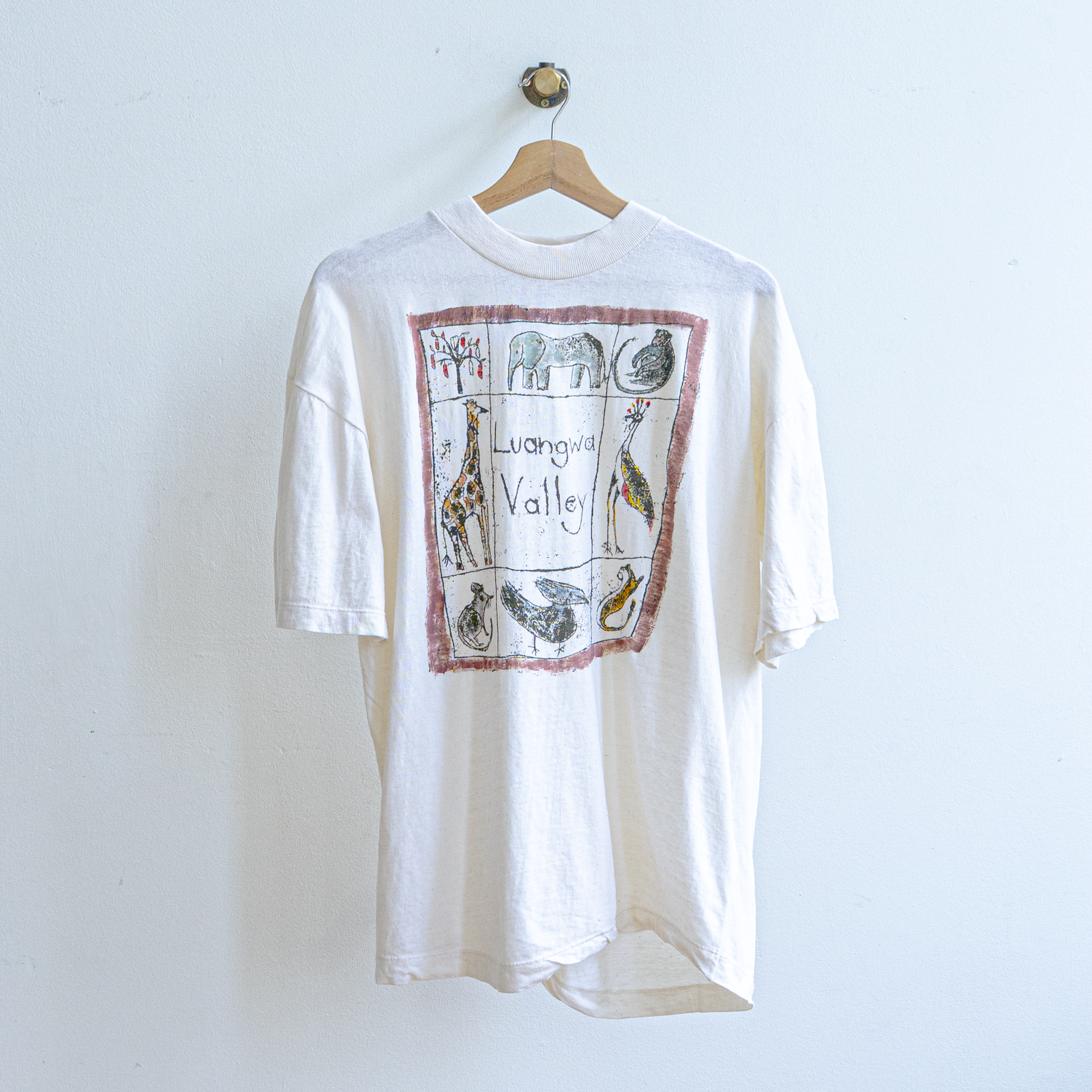 Lungwa Valley light beige fall vintage shirt with graphic print of african animals