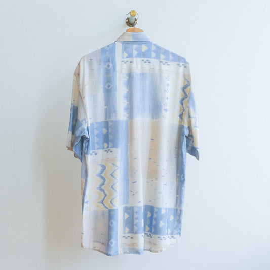 Blauw beige vintage hemd abstract van merk fresh vintage aan kapstok