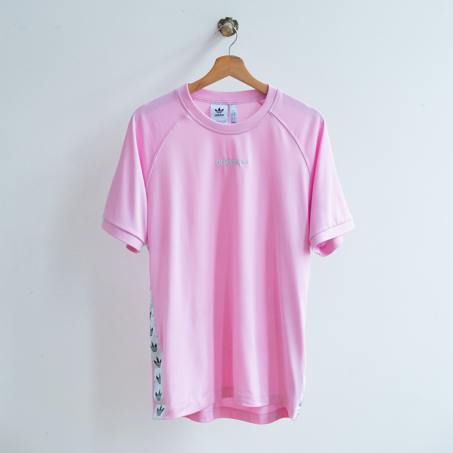 Secondhand soft pink tshirt Adidas 
