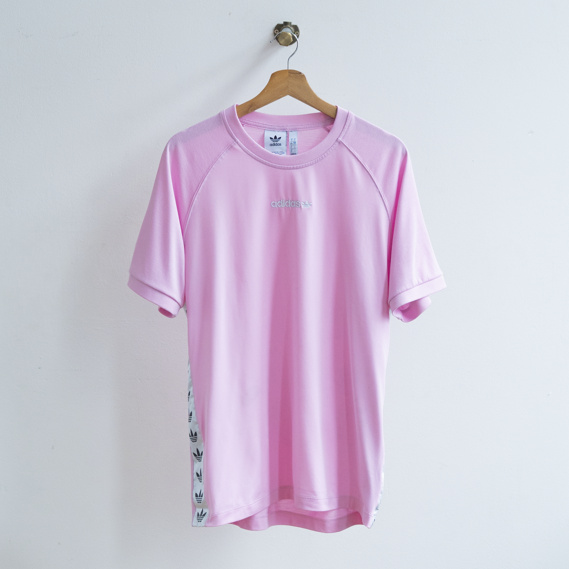 Secondhand soft pink tshirt Adidas 