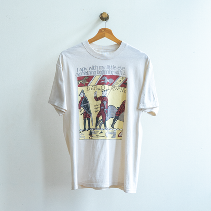 White secondhand T-shirt with graphic design fresh vintage