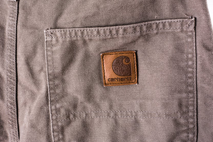 licht-beige-of-bruine-carhartt-jeans-met-leren-logo-achterzak