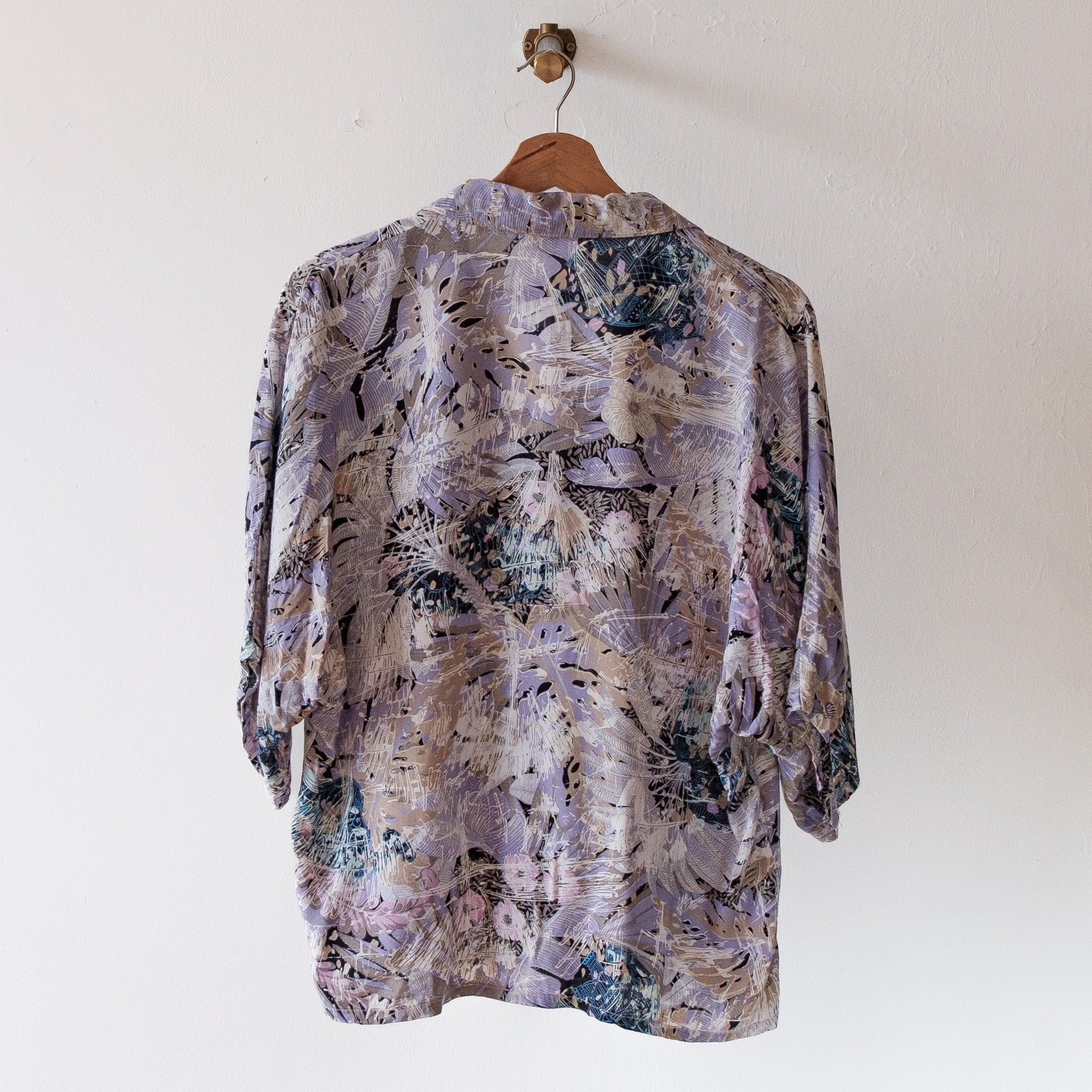 lila-vintage-blouse-met-bloemenpatroon